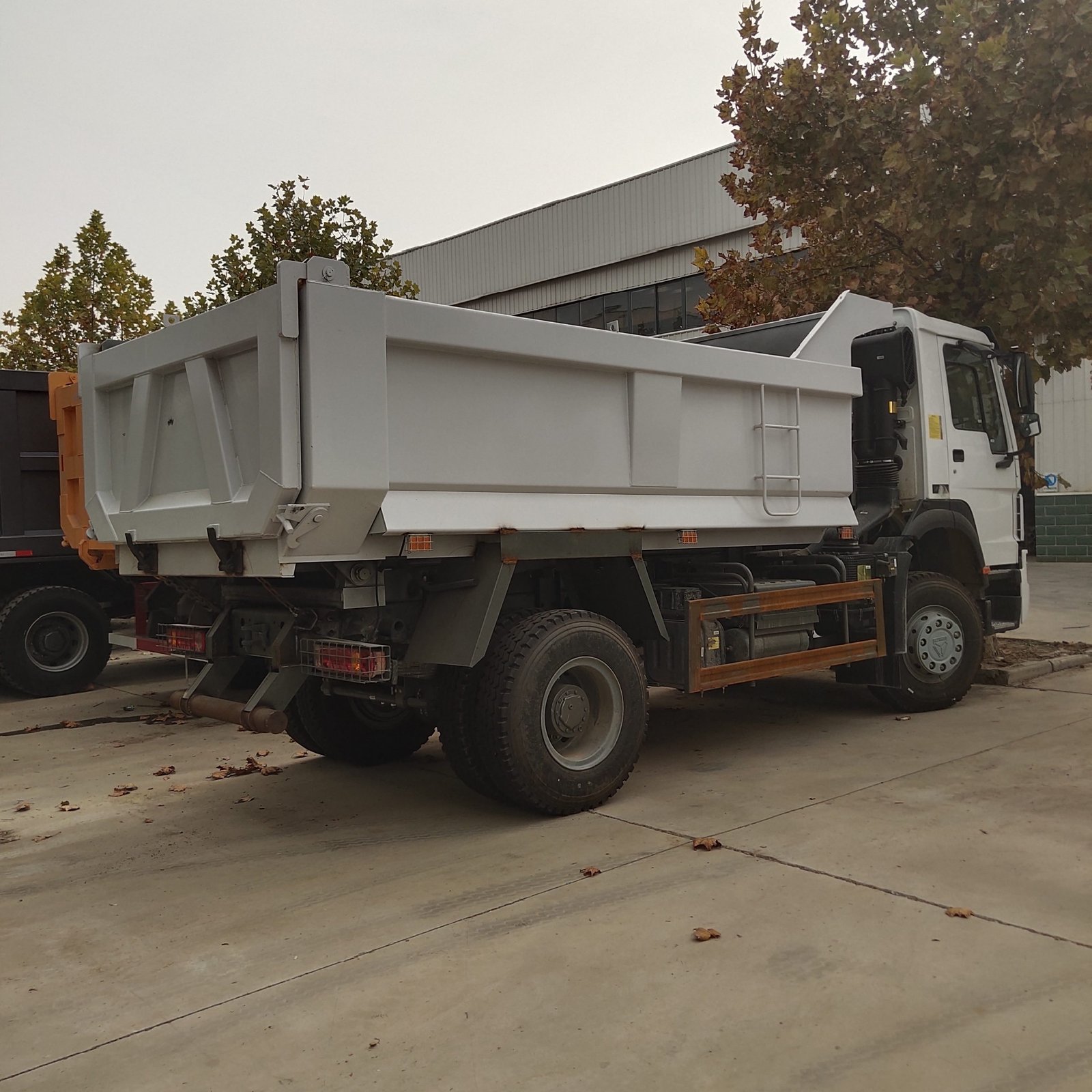 20 Truk Dump Ton Dijual